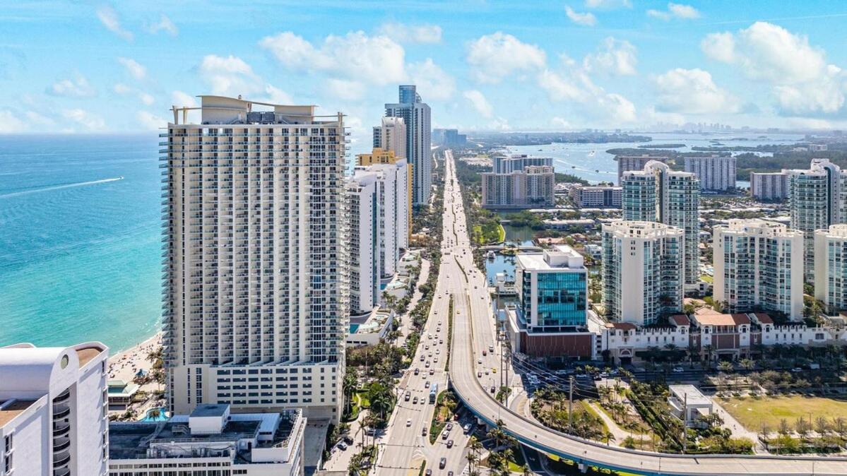 Luxury 2-Bedrooms Oceanfront Condo In Sunny Isles Санні-Айлс-Біч Екстер'єр фото