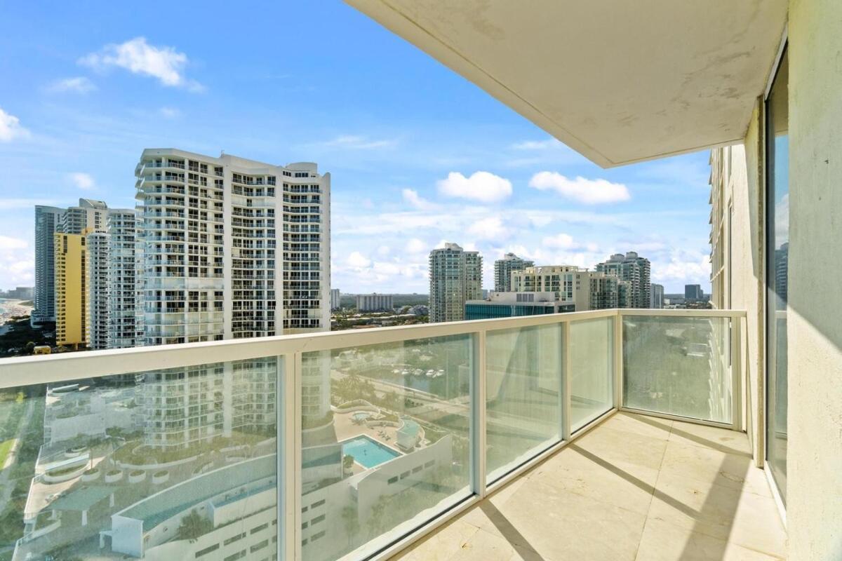 Luxury 2-Bedrooms Oceanfront Condo In Sunny Isles Санні-Айлс-Біч Екстер'єр фото